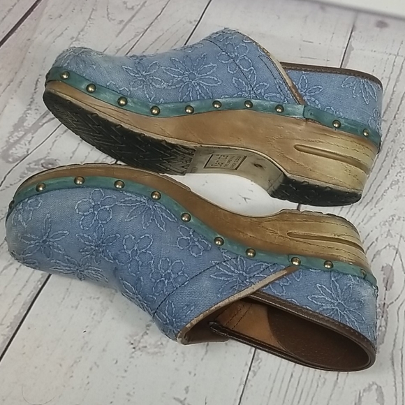 Women's Sanita Clogs Blue Denim Embroidered Floral - Picture 3 of 8
